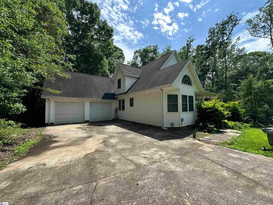 693 Grandwood Boulevard, Gray Court, SC 29645 - Image #3