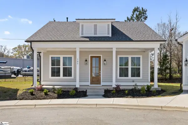 125 Cottage Lane, Greenwood, SC 29649