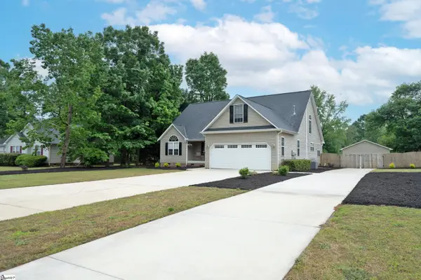 8 Wooded Glenn Court, Pelzer, SC 29669