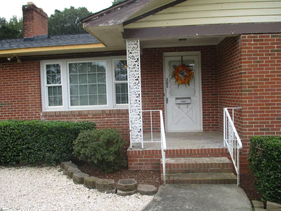 202 Edgewood Drive, Belton, SC 29627 - Image #2