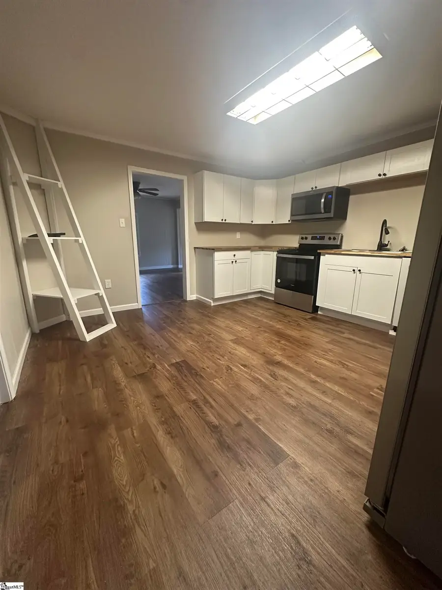 112 Middle Street, Laurens, SC 29360 - Image #2