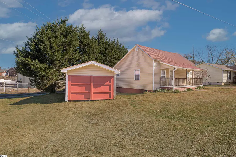 203 W Beattie Street, Liberty, SC 29657 - #3