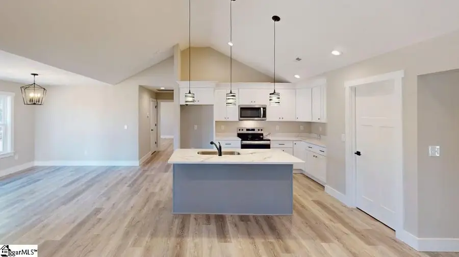 1168 W Rutledge Avenue, Gaffney, SC 29341 - Image #2