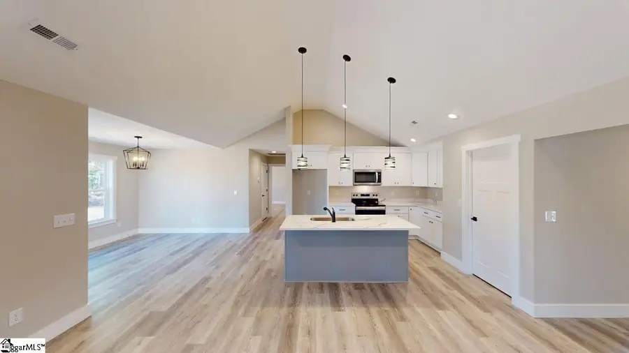 1168 W Rutledge Avenue, Gaffney, SC 29341 - Image #3