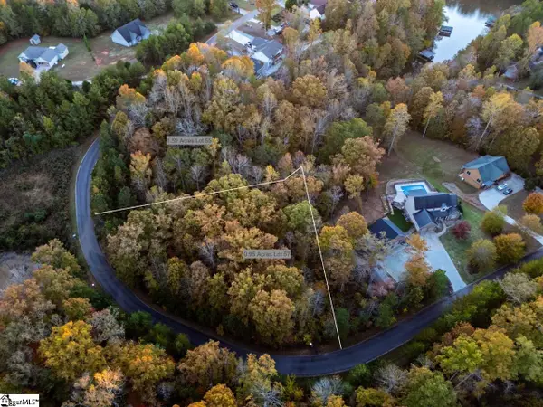 173 W Waters Edge Lane, West Union, SC 29696