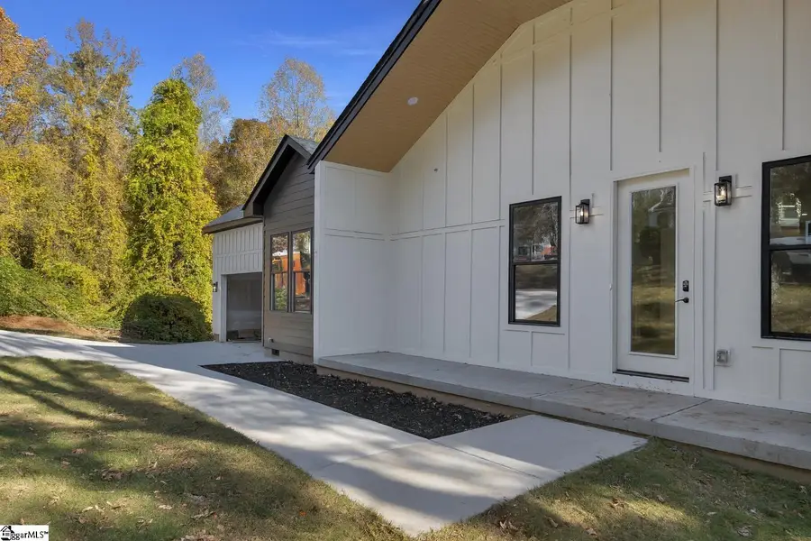 21 Shore Drive, Greenville, SC 29611 - Image #2