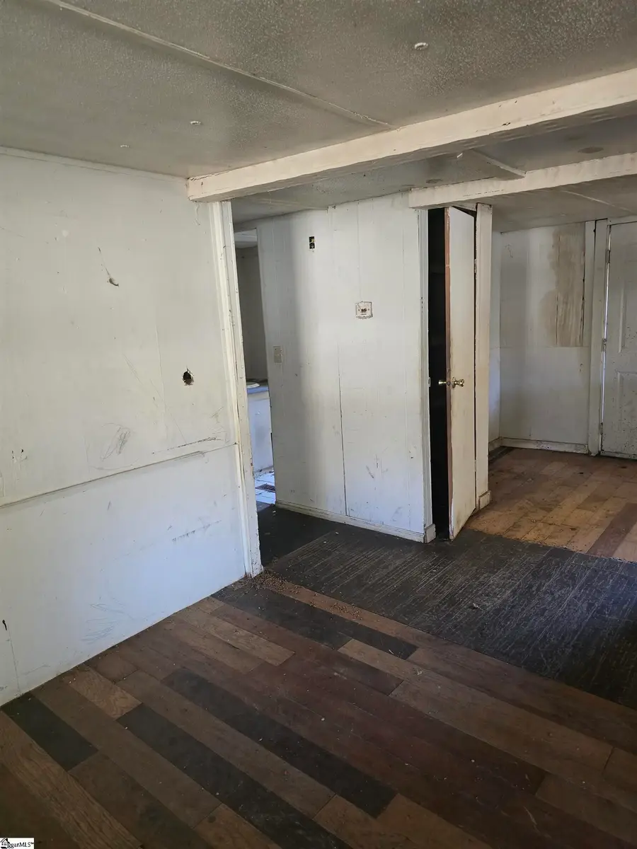 406 Winetta Street, Laurens, SC 29645 - Image #2