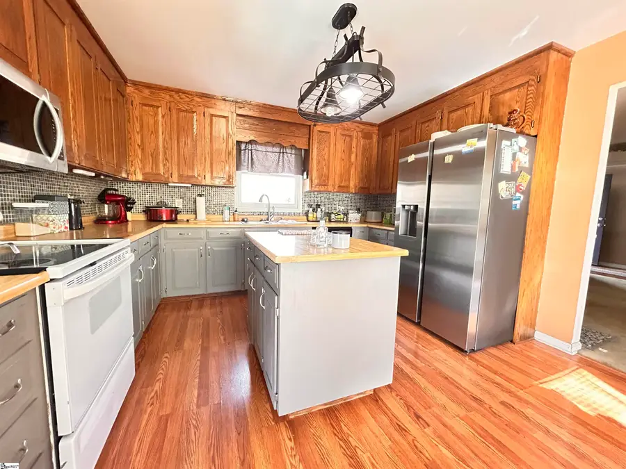 3389 Lakeview Drive, Laurens, SC 29360 - Image #2