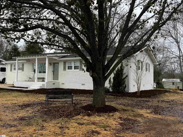 713 Cross Anchor Road, Woodruff, SC 29388