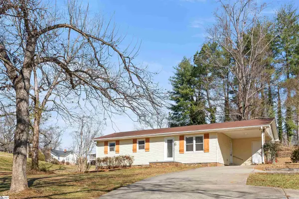 210 N Randolph Avenue, Landrum, SC 29356