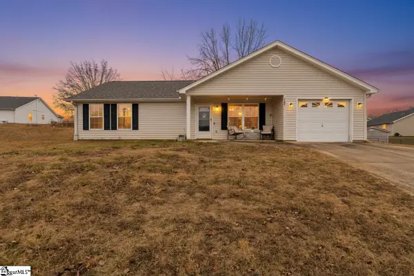 1302 Autumn Glen Court, Fountain Inn, SC 29644