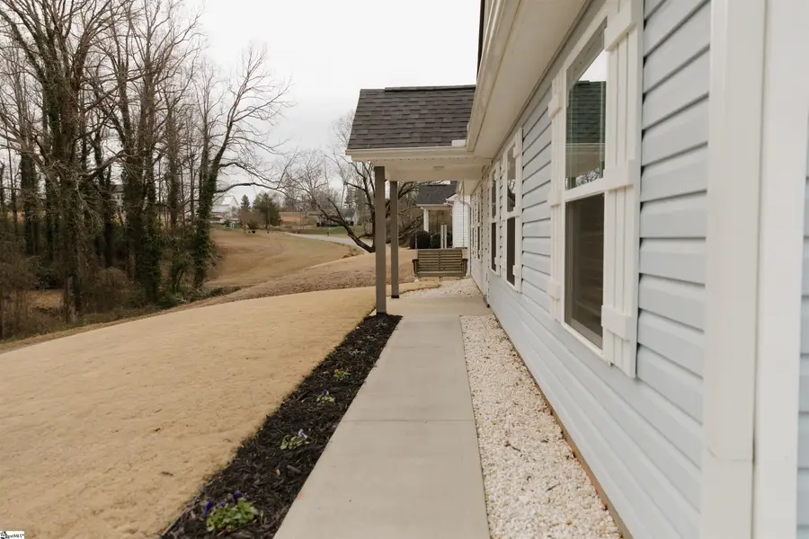 653 N Shamrock Avenue, Landrum, SC 29356 - Image #2