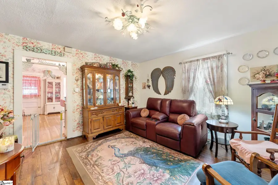 342 N Hampton Avenue, Calhoun Falls, SC 29628 - Image #2