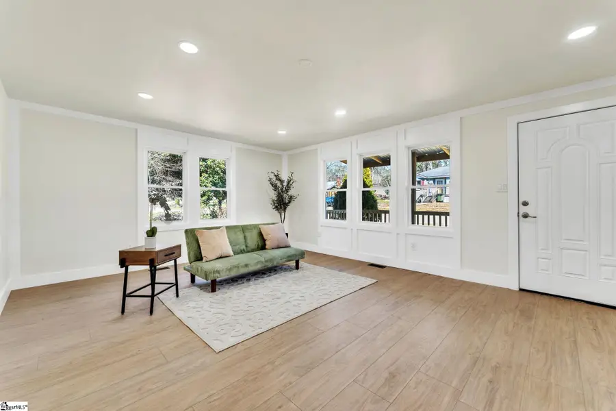 805 W Fairview Avenue, Gaffney, SC 29341 - #3