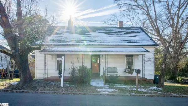 4 W Fleming Street, Ware Shoals, SC 29692