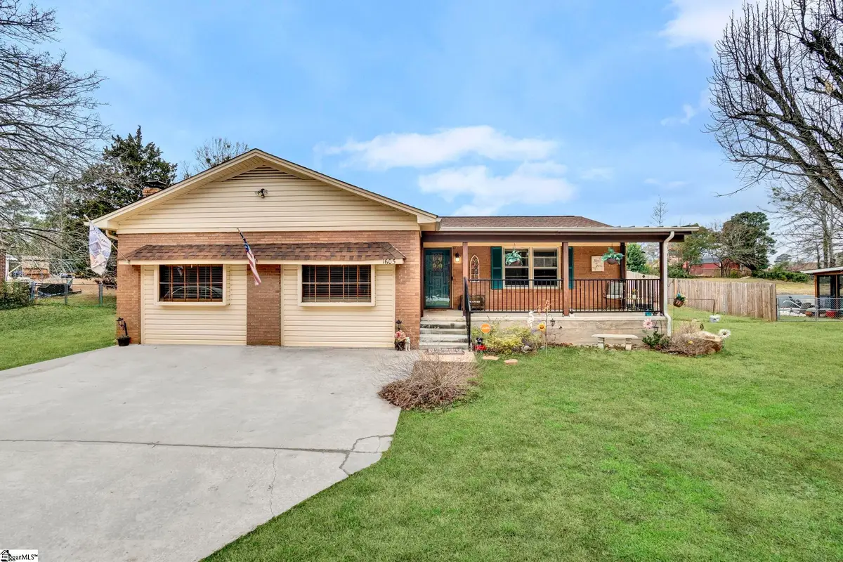1605 E Durst Avenue, Greenwood, SC 29649 - #1