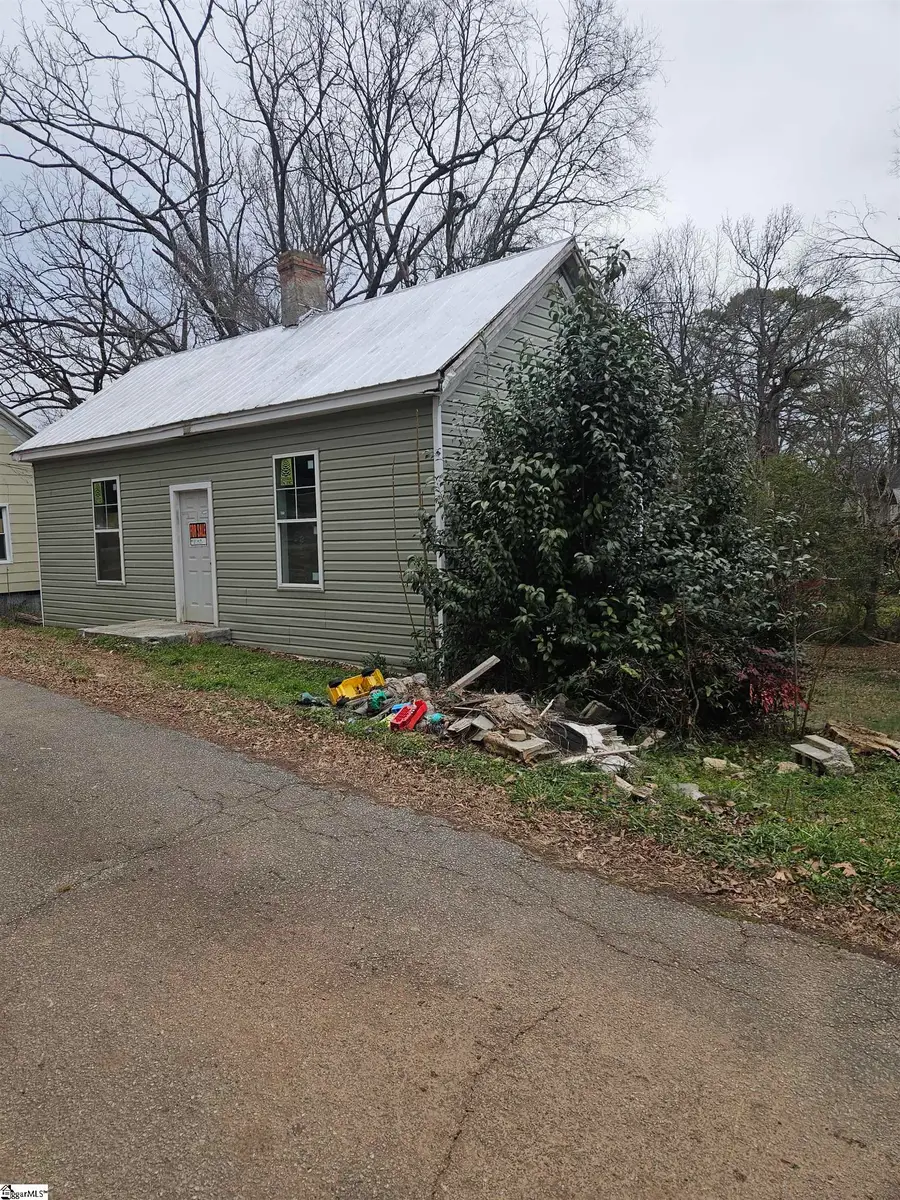 102 Pine Street, Laurens, SC 29360 - #2