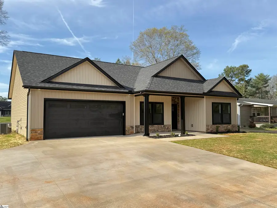 179 Cedar Avenue, Wellford, SC 29385 - #3