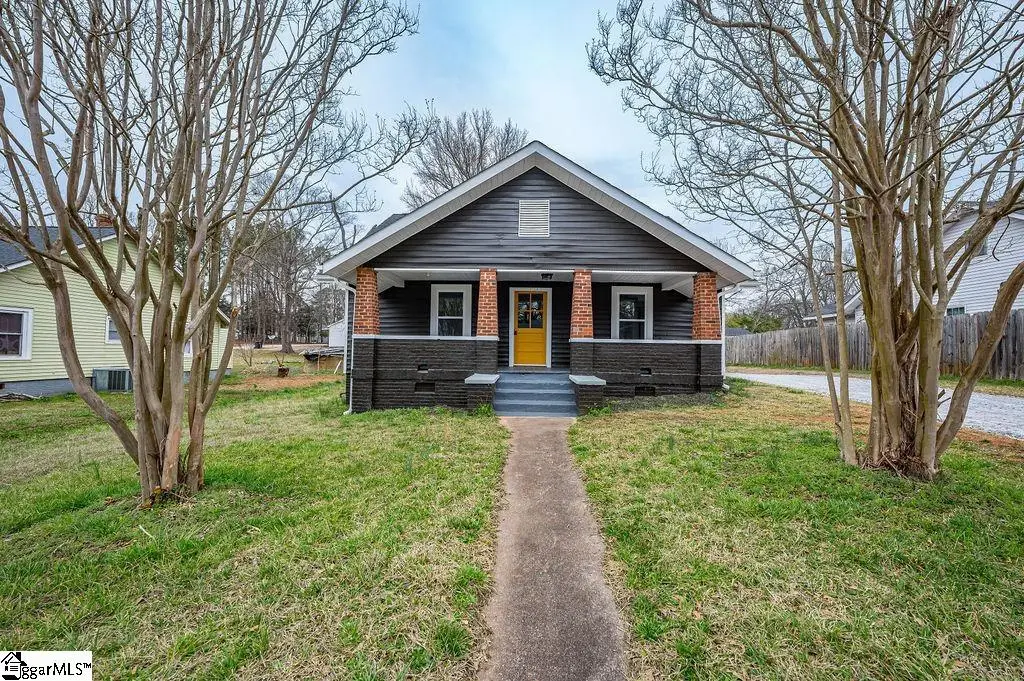 136 Lee Street, Laurens, SC 29360 - #1