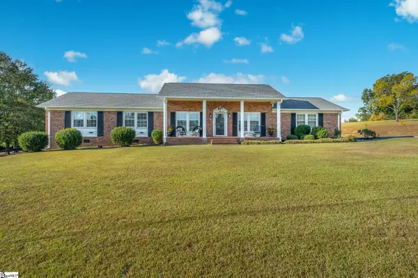 401 S Glassy Mountain Road, Pickens, SC 29671