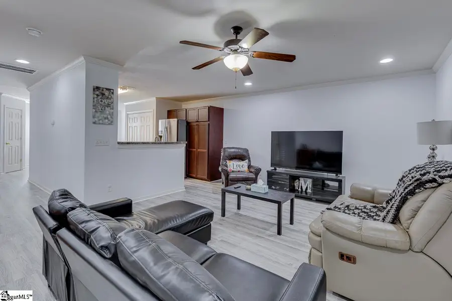 1122 E Lee Road, Taylors, SC 29687 - #2