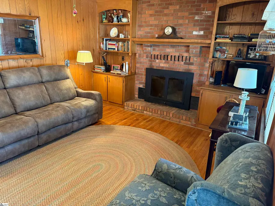 109 Carolina Avenue, Greer, SC 29650 - #3