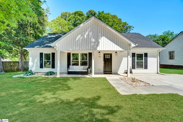 122 W 3rd Avenue, Easley, SC 29640