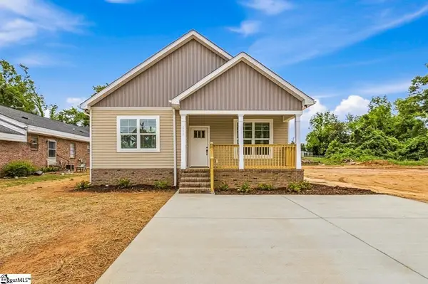 215 W Durst Avenue, Greenwood, SC 29646