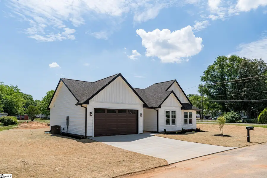 100 Cottage Street, Wellford, SC 29385 - #2