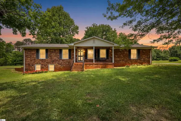 631 Riveroak Circle, Inman, SC 29349