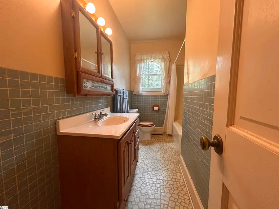 1003 W Main Street, Laurens, SC 29360 - #2
