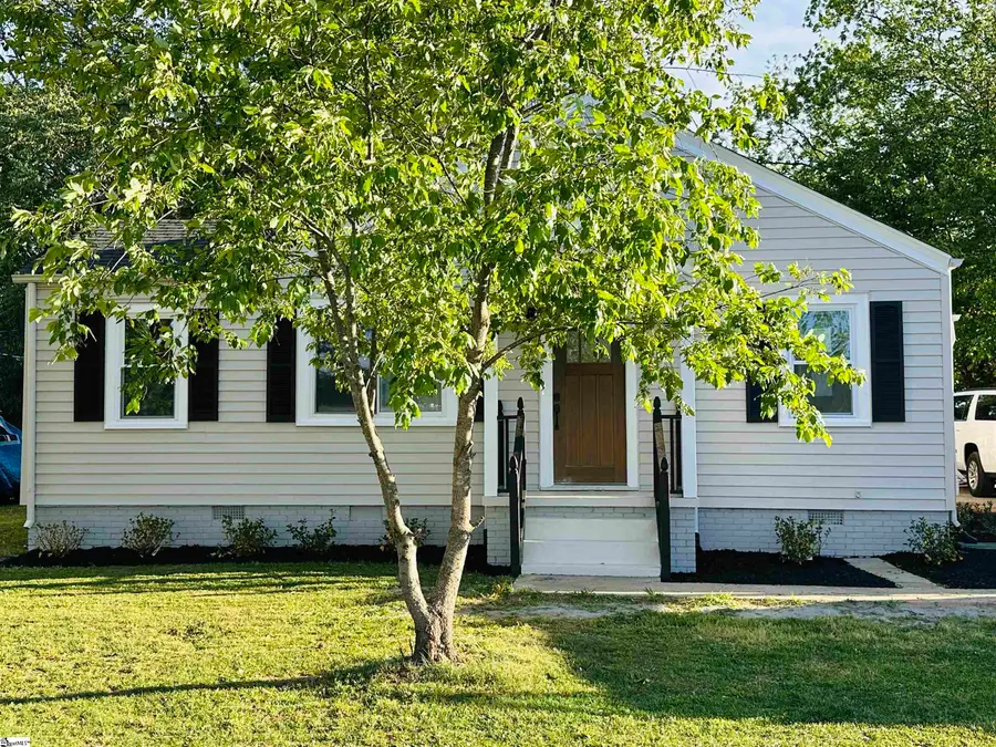 414 E Fairview Avenue, Greer, SC 29651 - #2