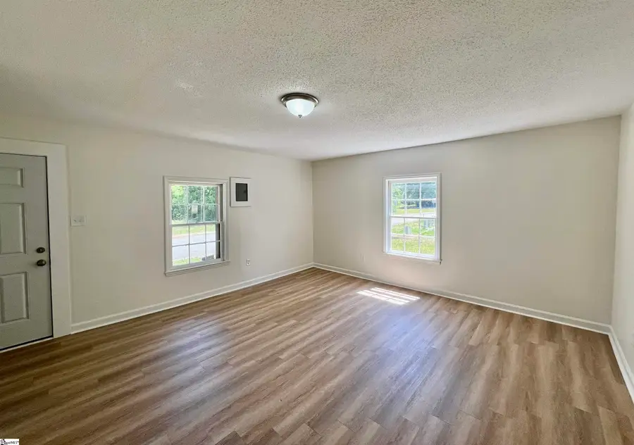 8 Clark Street, Laurens, SC 29360 - #3