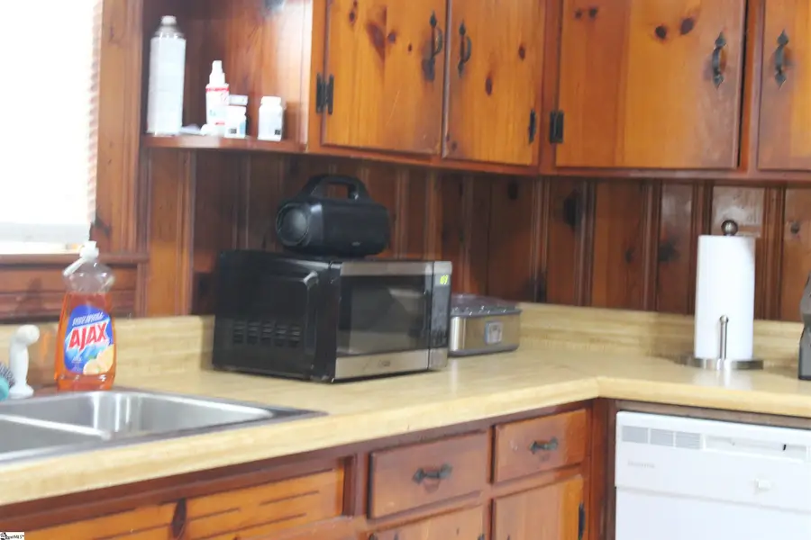 109 S Greenwood Avenue, Ware Shoals, SC 29692 - #2