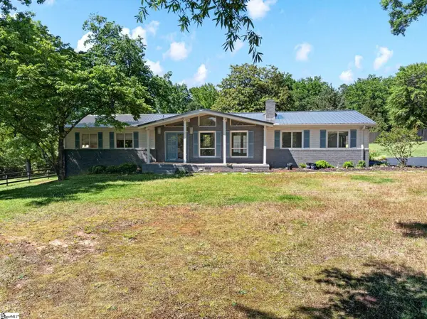 1064 Knollwood Acres Drive, Boiling Springs, SC 29316