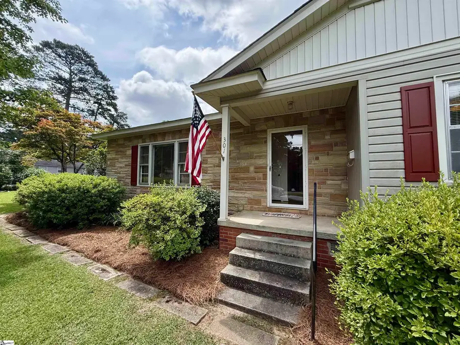 301 Pine Street, Clinton, SC 29325 - #2