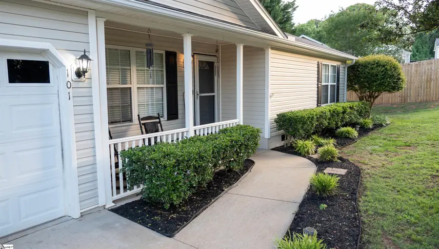 101 Kingston Court, Greer, SC 29651 - #3