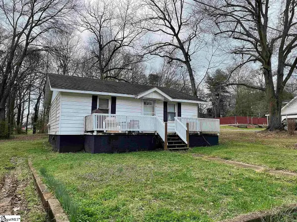 8 Hollywood Street, Inman, SC 29349-1317