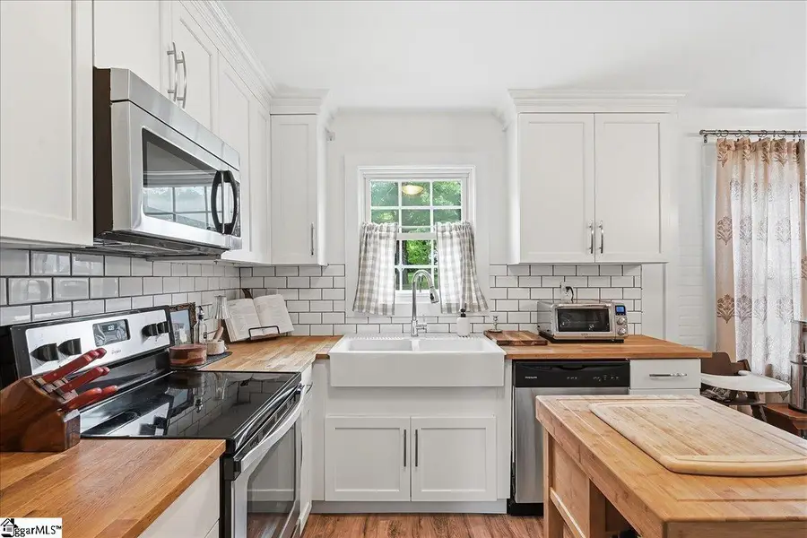 902 E Lee Road, Taylors, SC 29687 - #2
