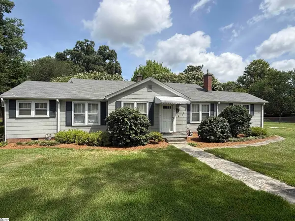 103 S Woodrow Street, Clinton, SC 29325