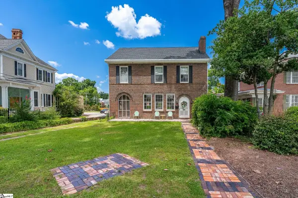 105 E Cambridge Avenue, Greenwood, SC 29646