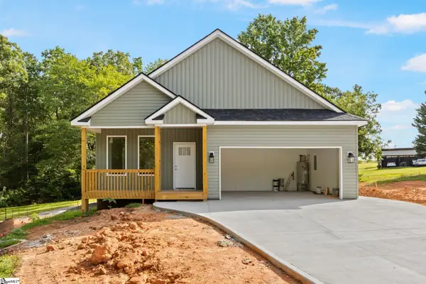 138 Deerfield Drive, Wellford, SC 29385