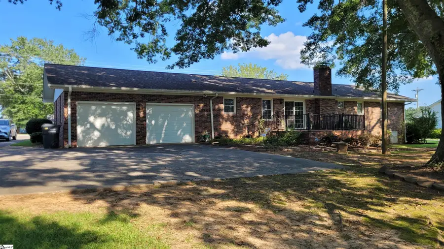 105 Blakely Avenue, Laurens, SC 29360 - #2
