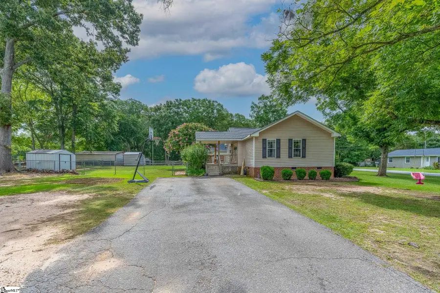 109 Hilldale Avenue, Laurens, SC 29360 - #3
