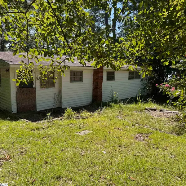81 Challenger Road, Cross Hill, SC 29332