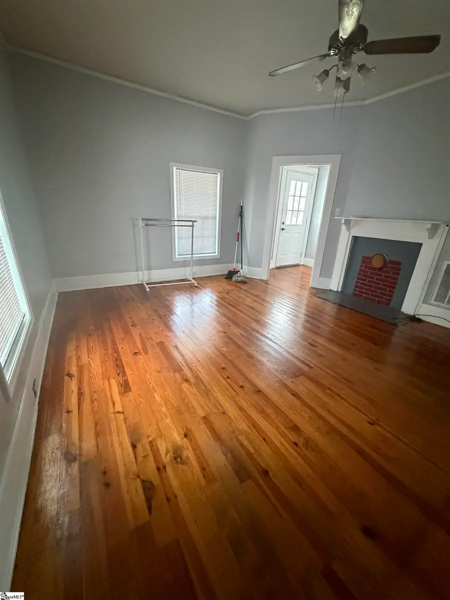 500 Lucas Avenue, Laurens, SC 29360 - #2