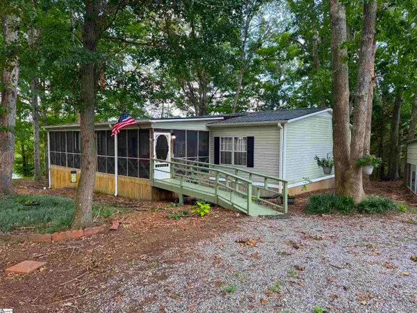 322 Lakeview Drive, Townville, SC 29689