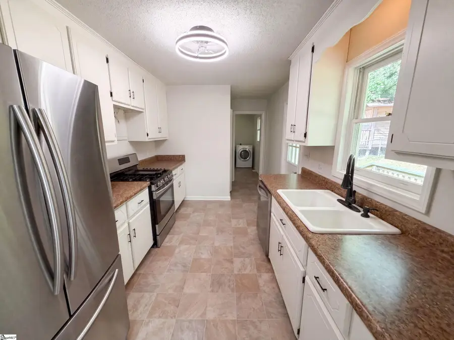 106 Hilltop Road, Laurens, SC 29360 - #2