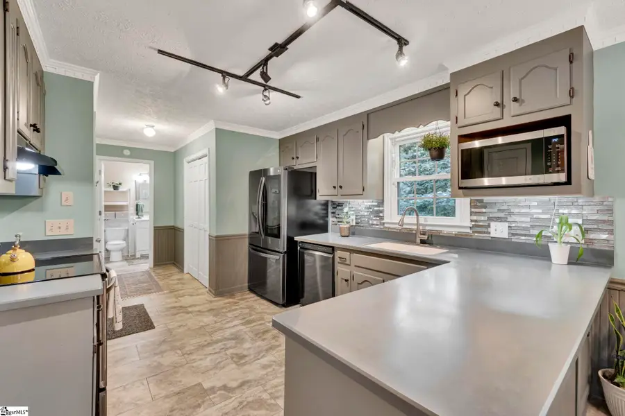 215 E Shefford Street, Greer, SC 29650 - #2