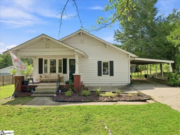 102 Edgewood Avenue, Landrum, SC 29356